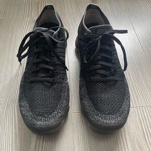 Nike Air VaporMax Triple Black
Size 7.5 Men's / 9.5 Women's